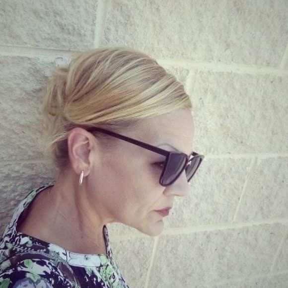 Meet your Posher, Carolyn - Picture 1 of 1